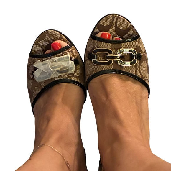 NWT NO BOX COACH JUSTEEN SLIDE IN SANDALS IN KHAKI & BROWN SIZE 8 1/2 - Picture 1 of 16